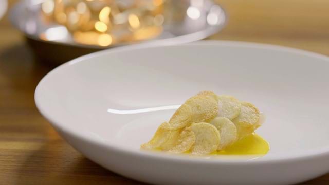 Doré de lac en écailles de pommes de terre