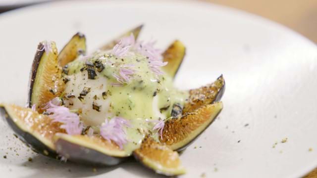 Figues, chèvre frais et émulsion d’herbes