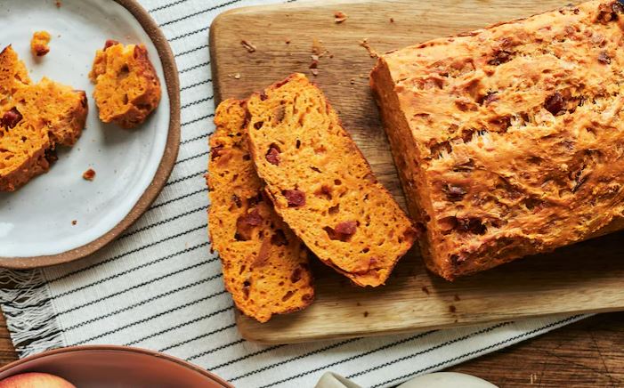 Pain au cheddar, patate douce et au chorizo