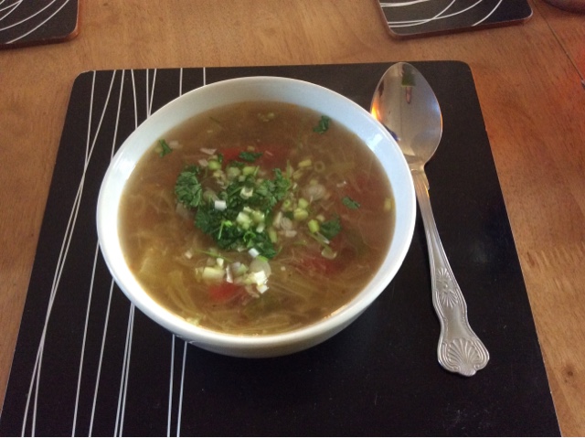 Soupe aigre-douce à la rhubarbe et au gombo